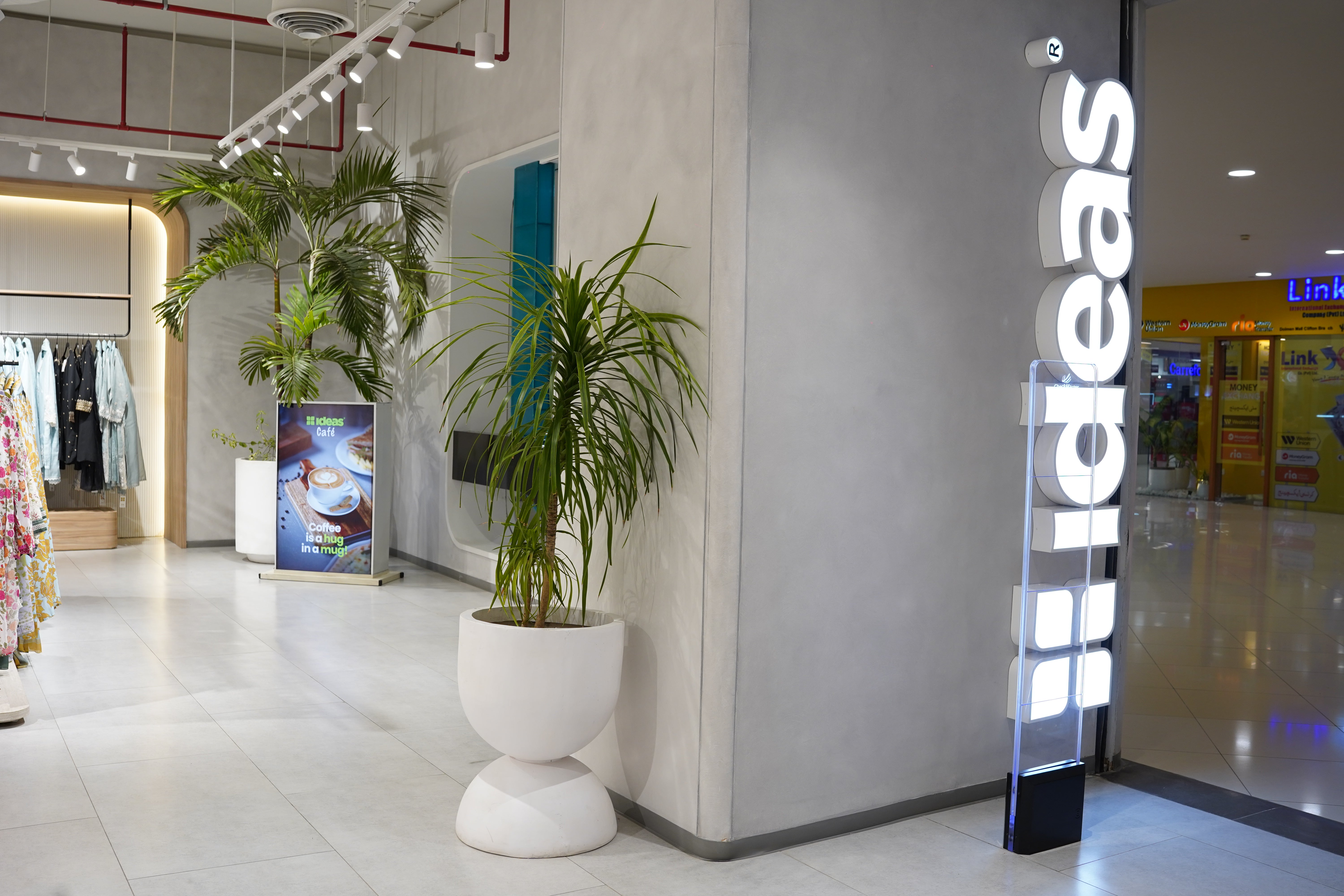 Stack - Black - Fiberglass Planter