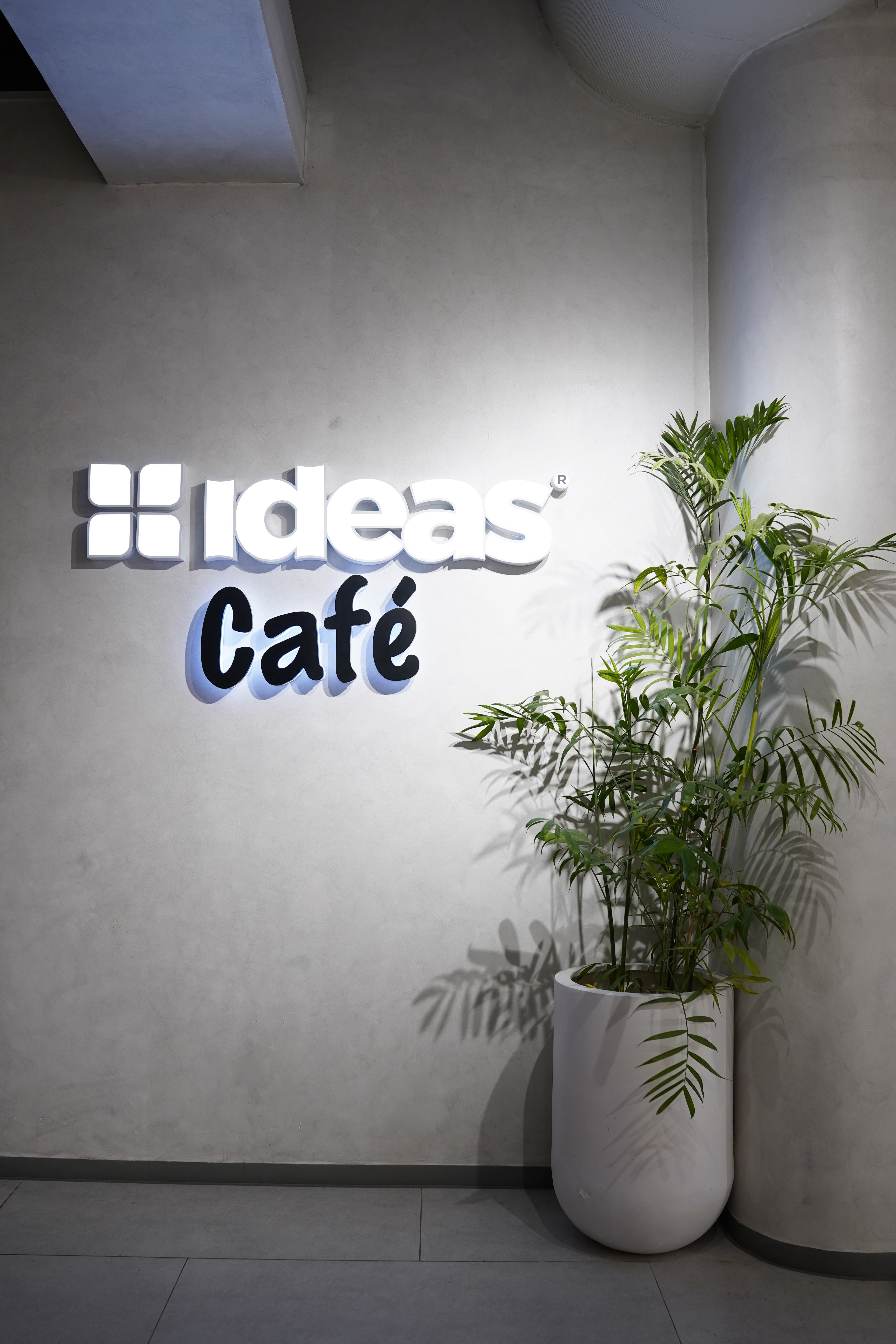 Rise - Teal gray - Fiberglass Planter