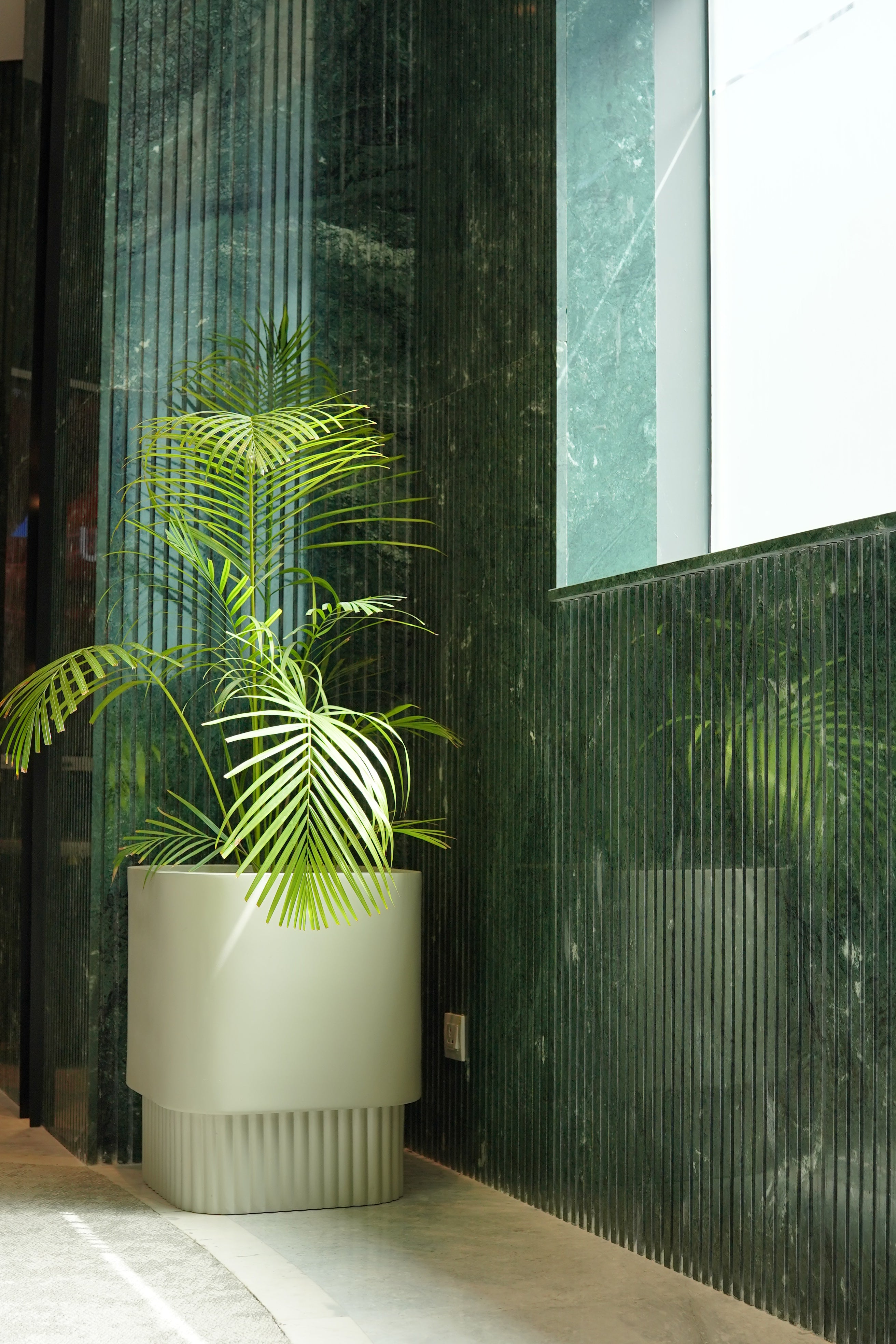 Groove - Ivory - Fiberglass Planter