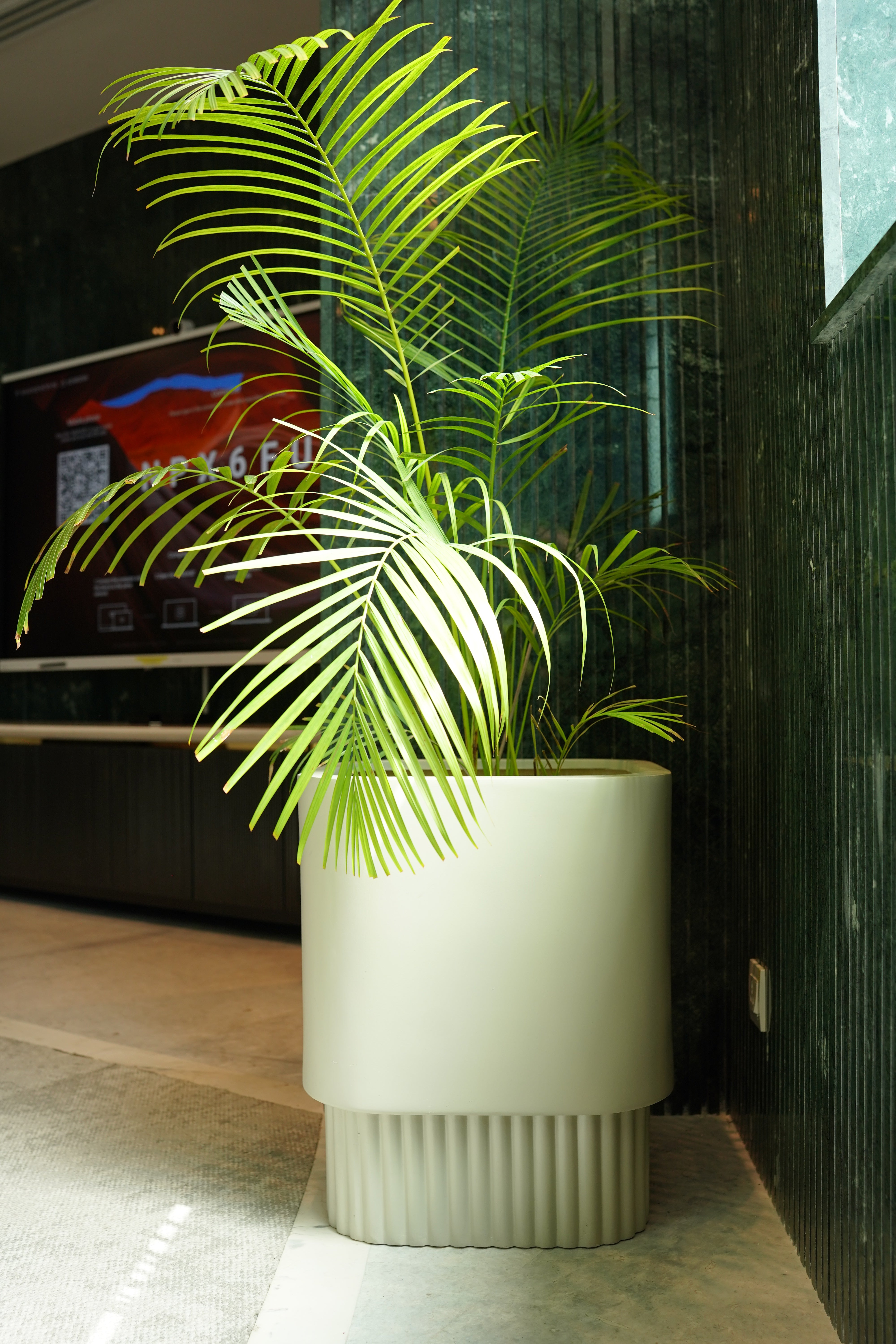 Groove - Ivory - Fiberglass Planter