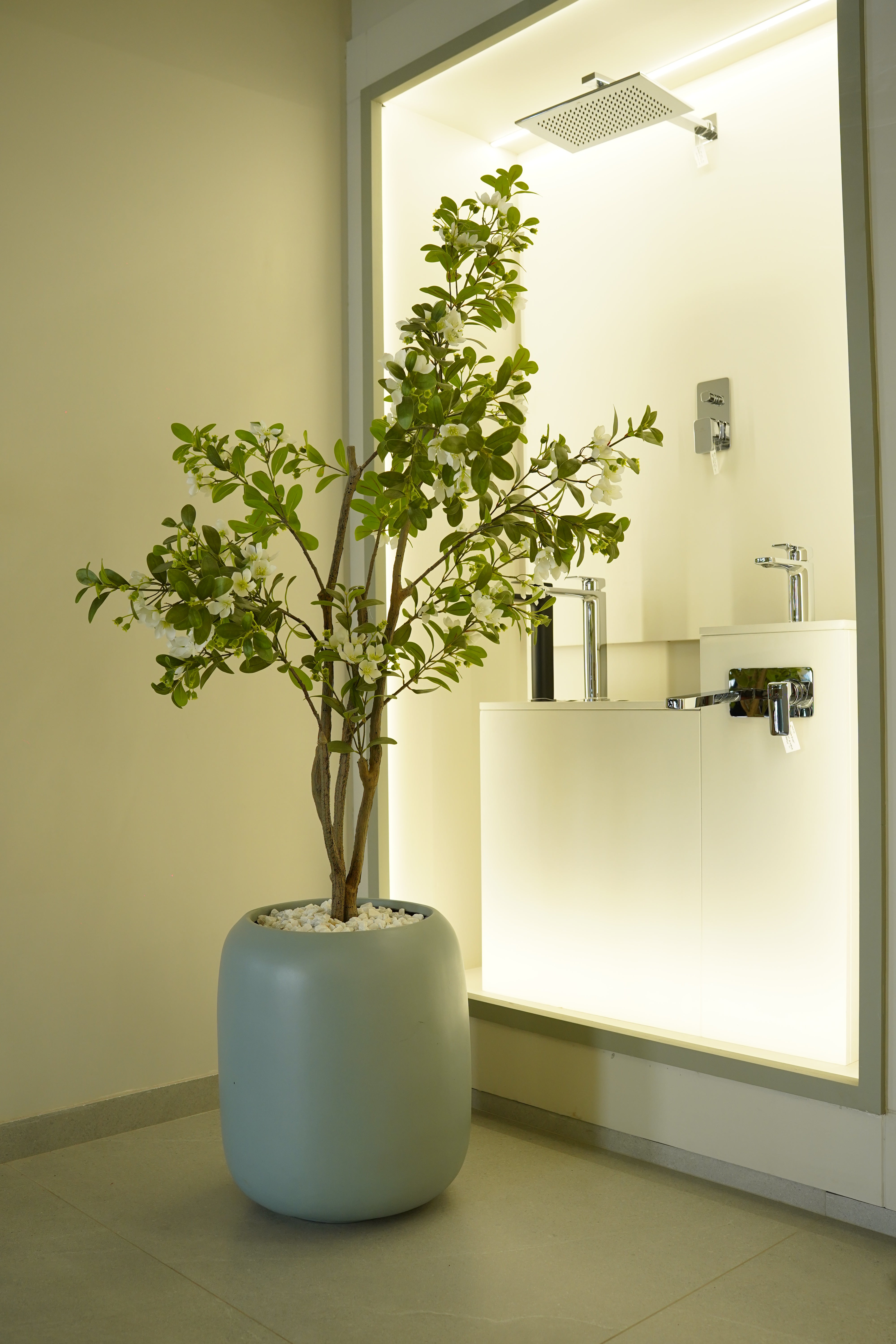 Pod - White - Fiberglass planter