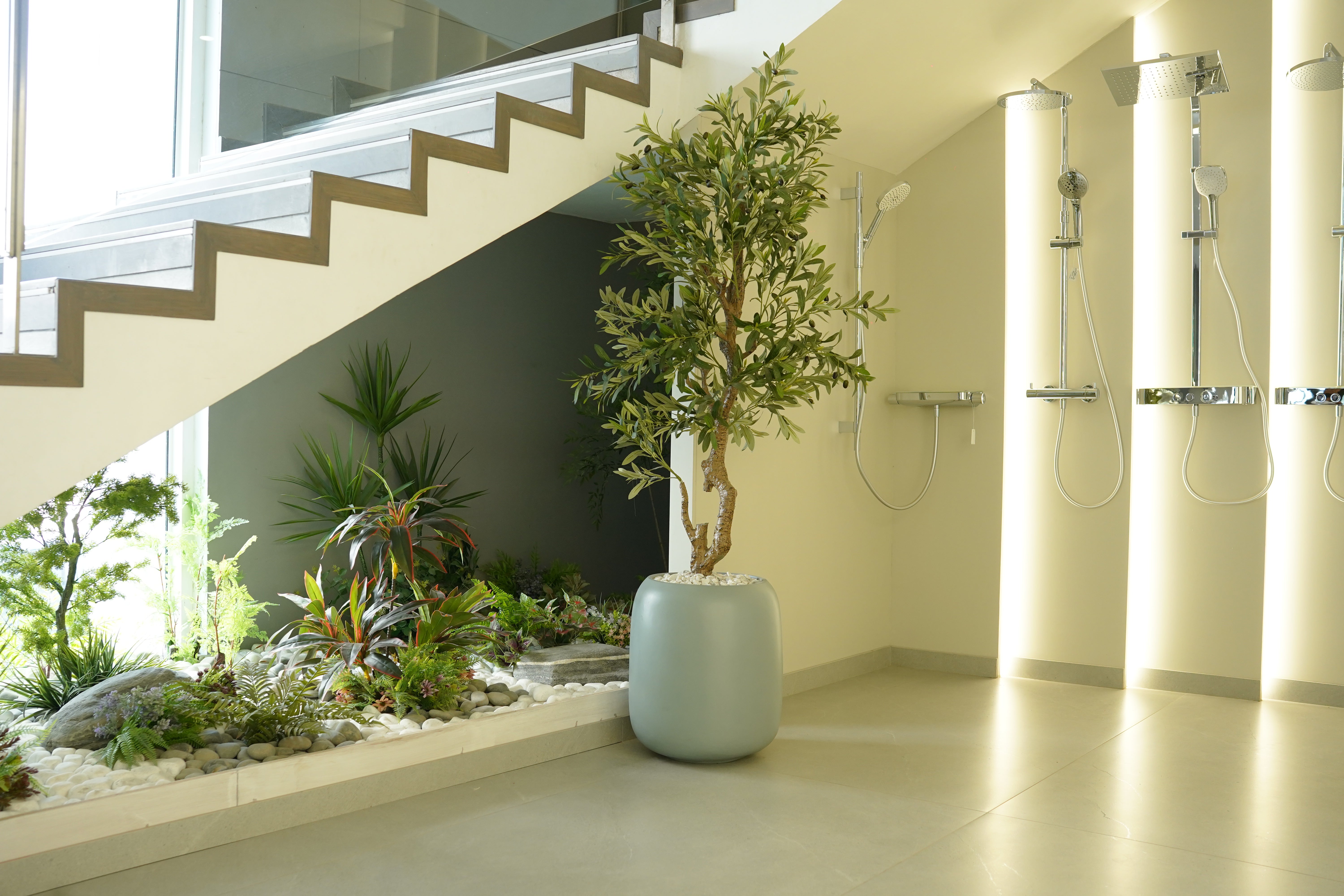 Pod - White - Fiberglass planter